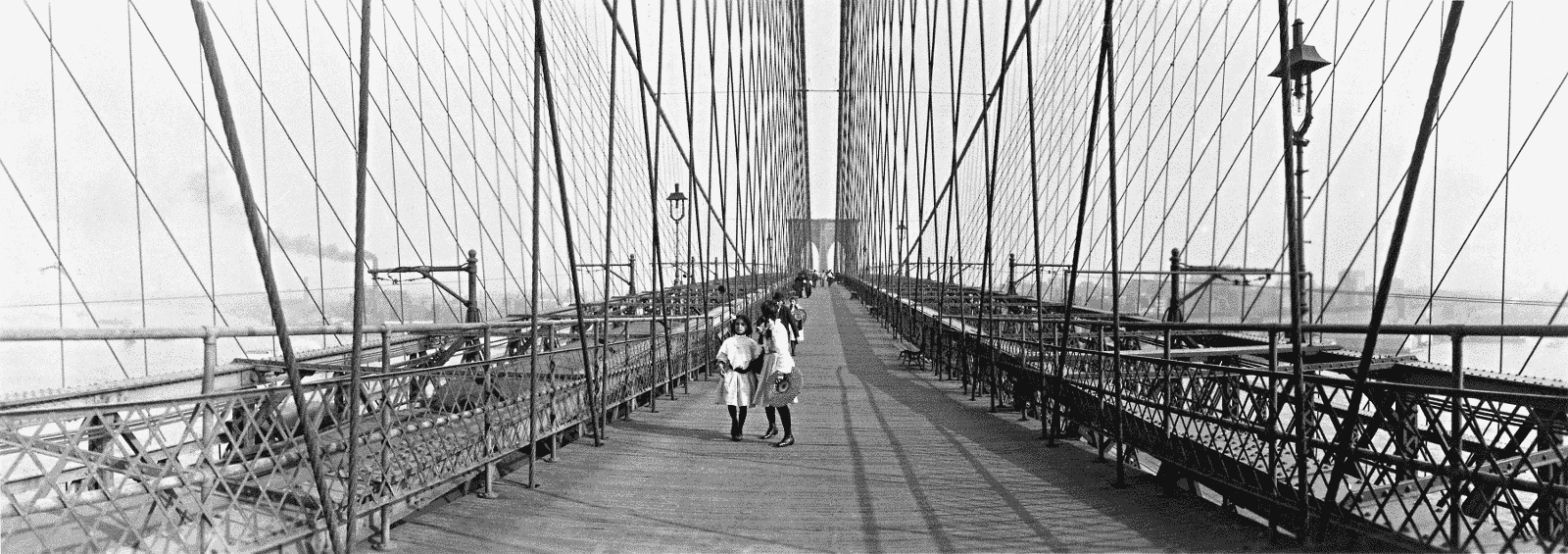 pedestrians on Brookyln Bridge 1910