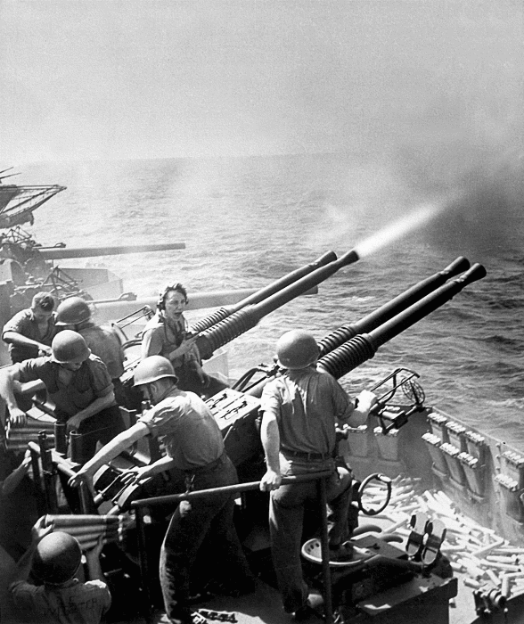 40mm guns aboard USS Hornet
