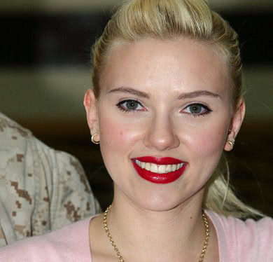 Scarlett Johansson photo