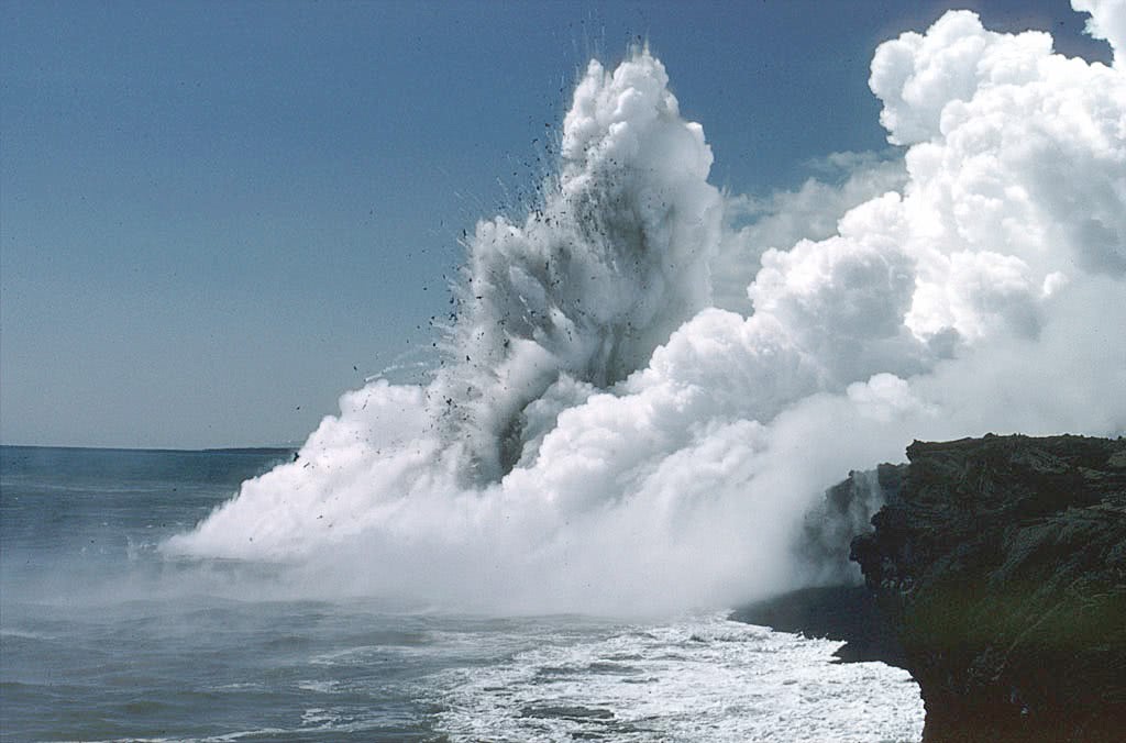 tube-fed lava enters the ocean