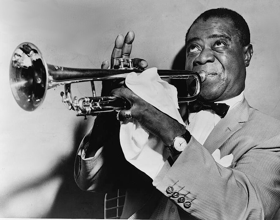 louis-armstrong-playing-trumpet