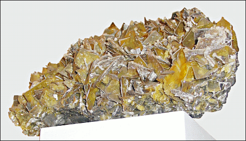 Wulfenite  more common plate like formations on large sample