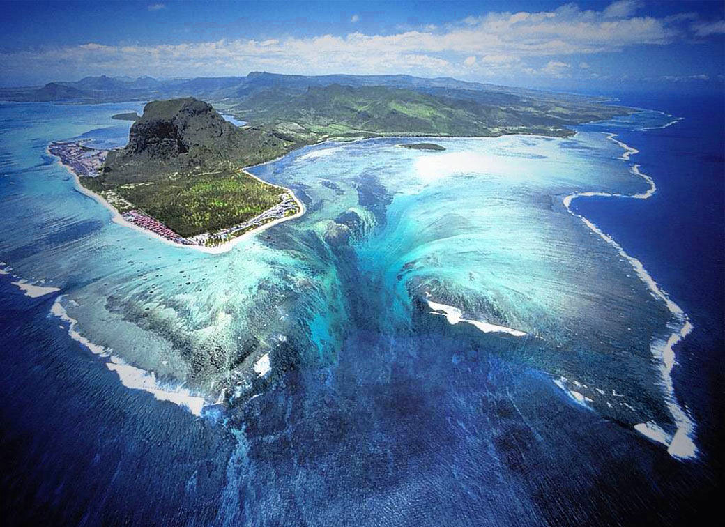Underwater-Waterfall-in-Mauritius