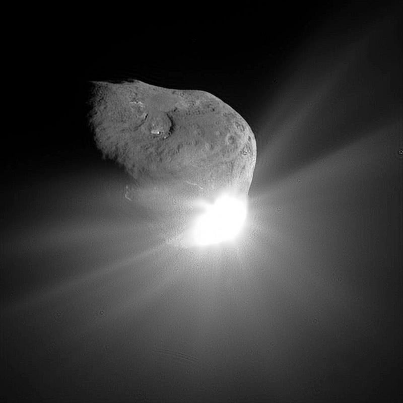 NASA Deep Impact probe hits Comet Tempel 1