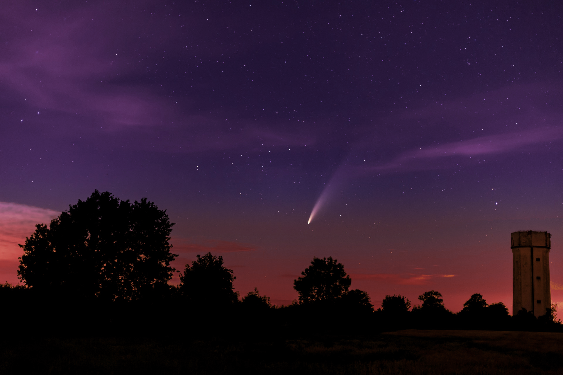 comet-night sky