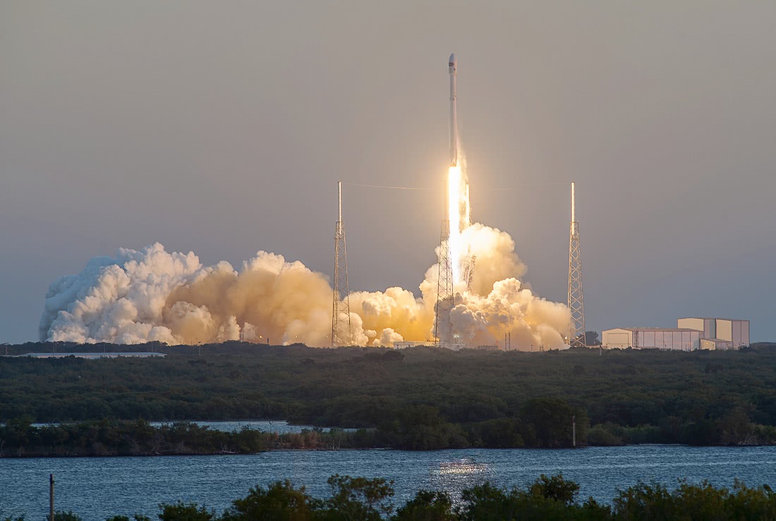 Falcon 9 liftoff 20150211