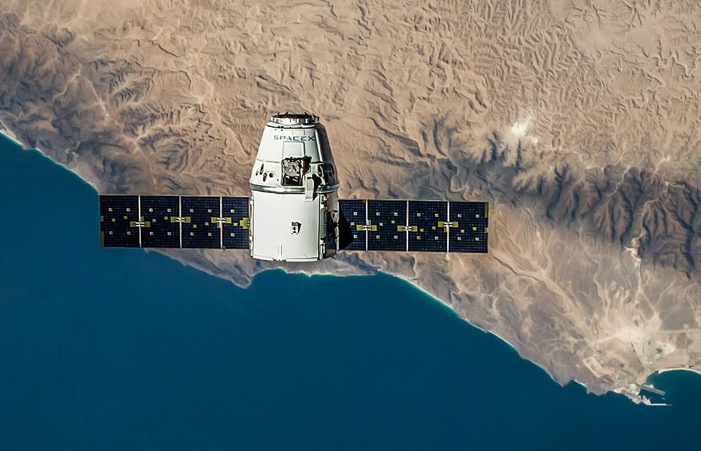 SpaceX dragon in orbit