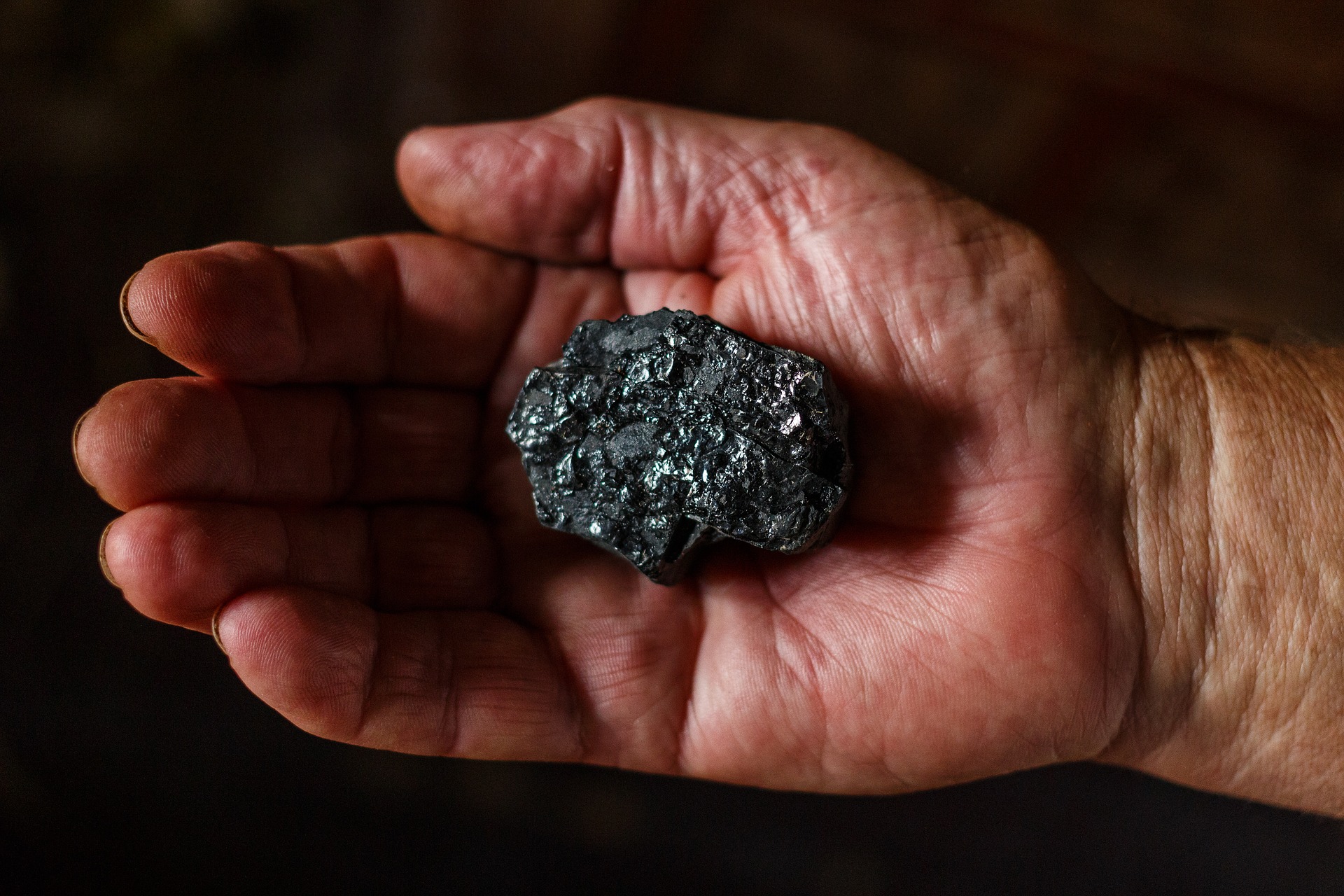 coal-in-miners-hand